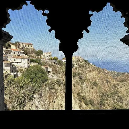 Casa Storica Bifora Holiday home Savoca
